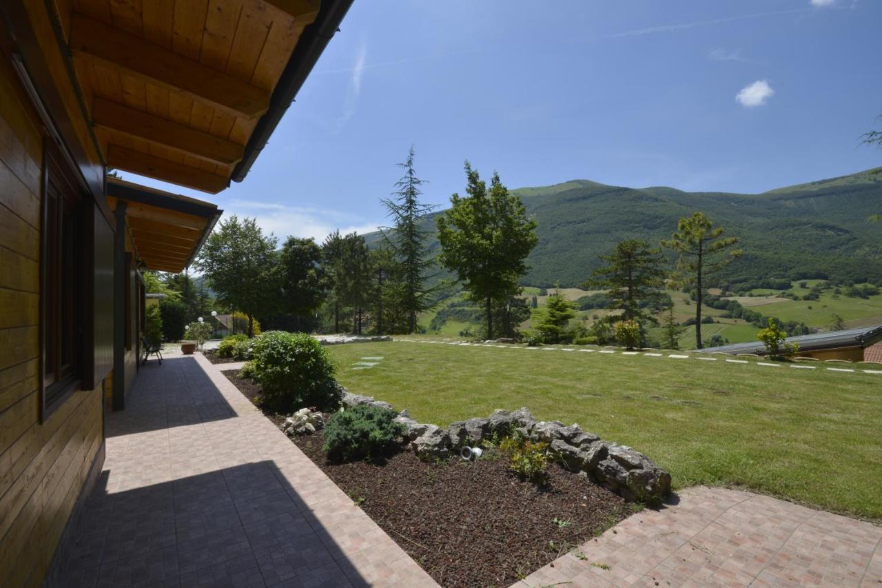 Hotel Pineta Ristorante Country House In Fabriano 캄포도니코 외부 사진