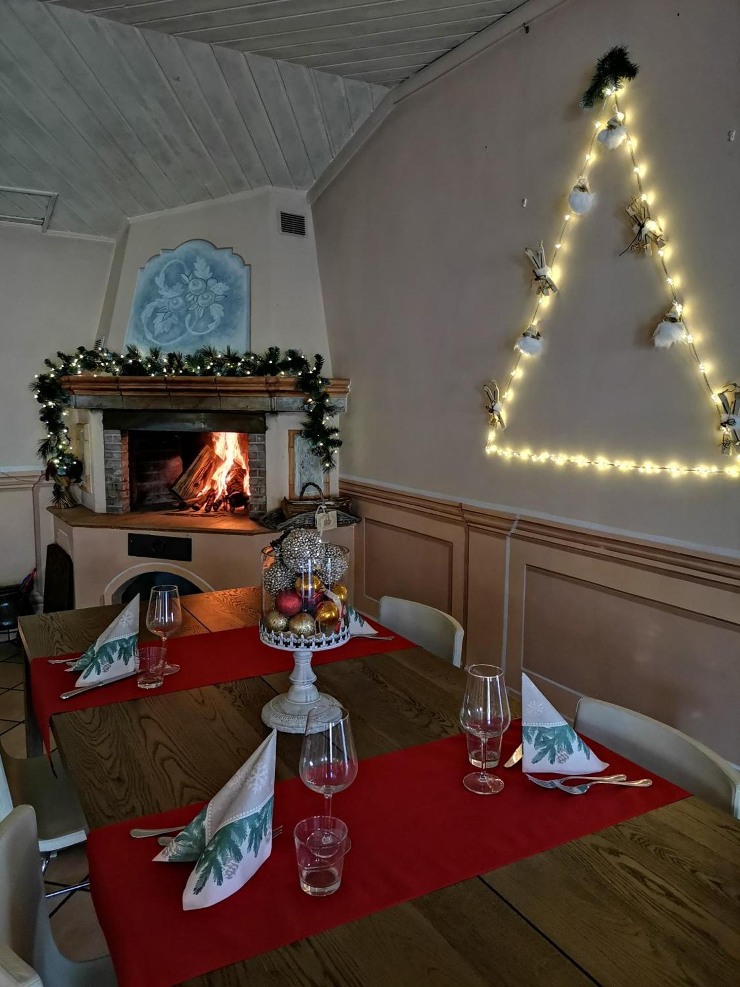 Hotel Pineta Ristorante Country House In Fabriano 캄포도니코 외부 사진