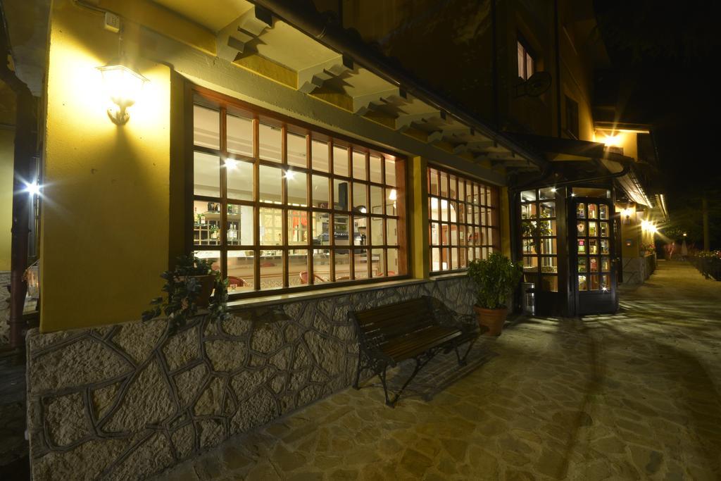 Hotel Pineta Ristorante Country House In Fabriano 캄포도니코 외부 사진