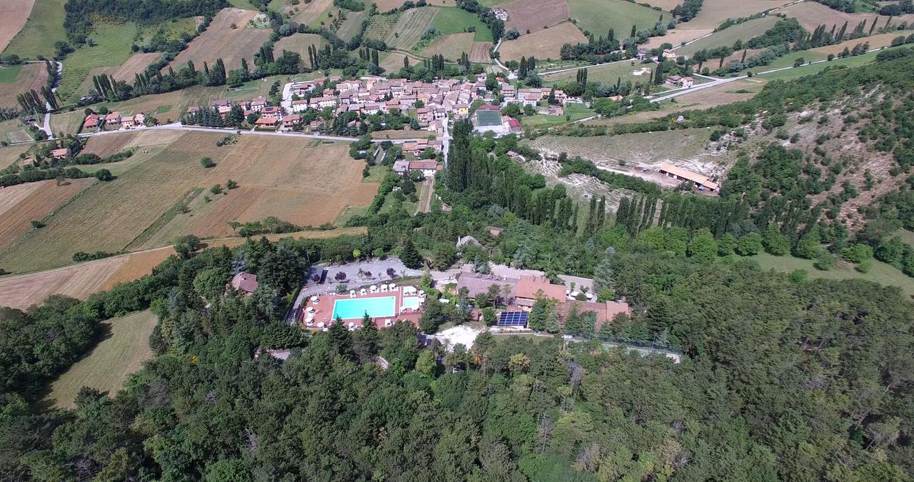 Hotel Pineta Ristorante Country House In Fabriano 캄포도니코 외부 사진